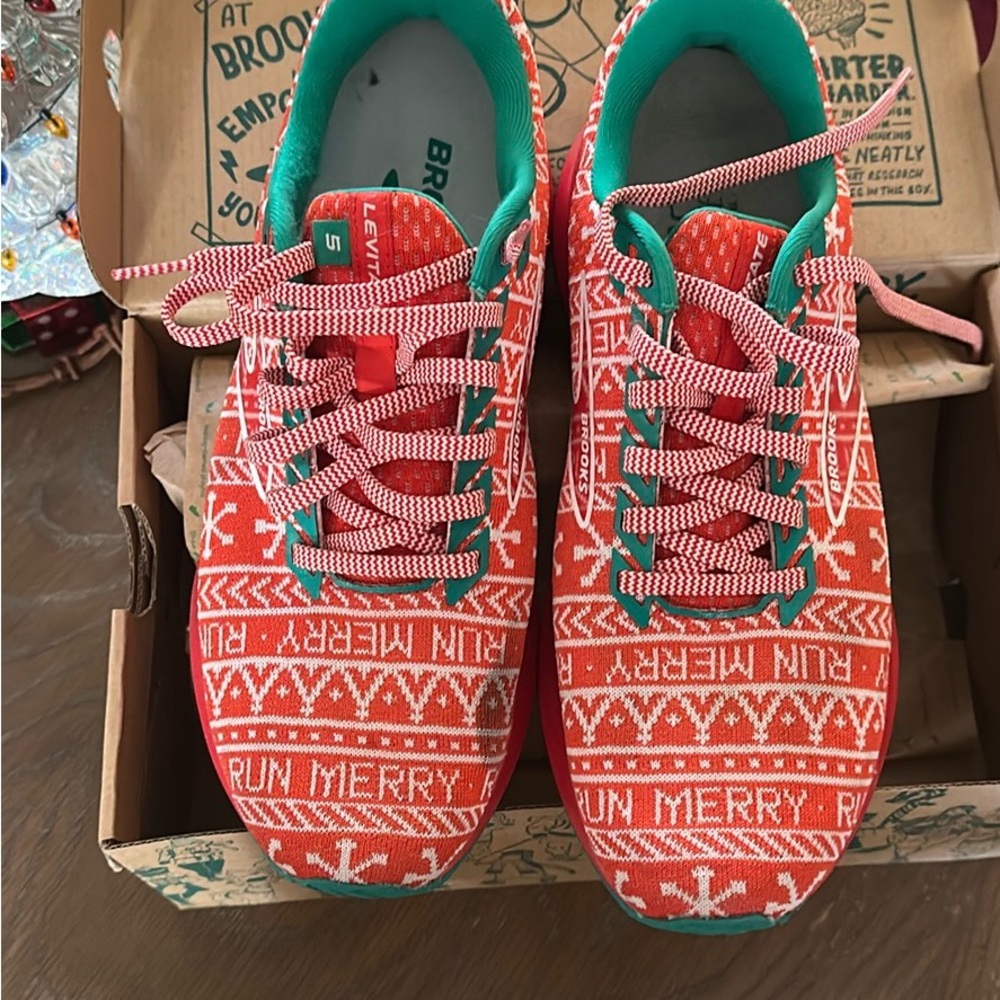 Brooks Christmas Patterned Sneakers